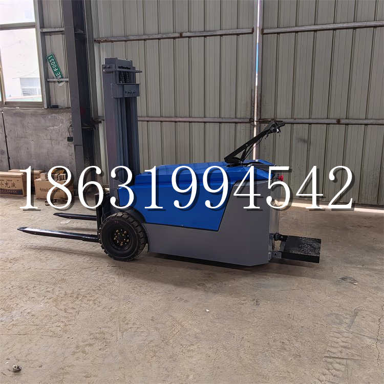 木兰县全电动叉车插腿式堆高车液压装卸车1.5吨升高小型站驾式铲车